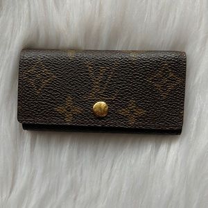 Authentic Louis Vuitton 4 Ring Key Case